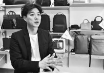 “폐차 가죽을 가방으로”… 업사이클링 패션 선도