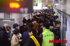9호선 가양역 인근 상가서 화재… “양방향 무정차 운행 중”