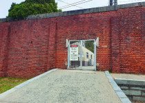 ‘빨간 벽돌’ 위수감옥, 서대문형무소 축소해 놓은 듯