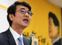 유시민 “직업으로서 정치 떠나, 권력 잡으려는 시도 안한다”