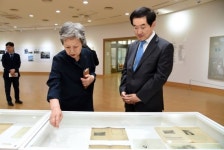 안병용 의정부시장, 백영수미술관 개관1주년 ‘화가 백영수의 일생 <아카이브전>’ 관람