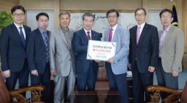 서문로교회·제일신마산교회, 고신대에 발전기금 전달