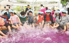 [포토] 유성온천축제장 찾은 아이들