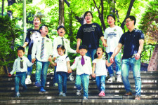 [포토] 부부의날… 8남매 가족의 행복한 나들이