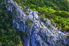 산 정상 너럭바위에 신비스러운 오십 우물