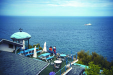 산 정상 너럭바위에 신비스러운 오십 우물