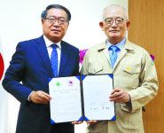 부영, 경남지역 학교들에 25억 상당 전자칠판 기증