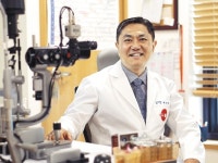 “눈 치료해 빛과 소망 주는 의료봉사가 평생의 소명”
