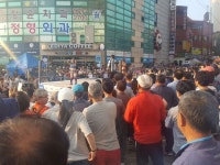 ‘아직도 살아있는 프로레슬링 열기’…2일 고양 능곡시장서 프로레슬링 대회 열려