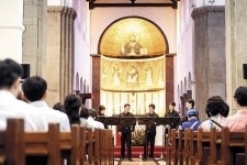 도심 그곳 예배당, 정오엔 음악이 흐른다