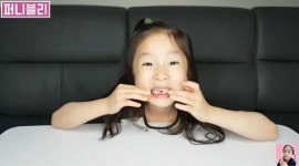 8살 여아 인생에 눈물나는 첫경험…영상을 보니