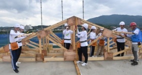 한국 해비타트 봉사자들, 무더위 속에 주택 12채 지어