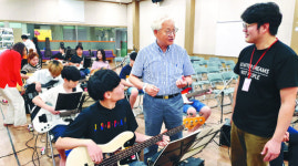 ‘작밴캠프’ 1박2일… 악기 처음 잡아본 성도들 찬양단 변신