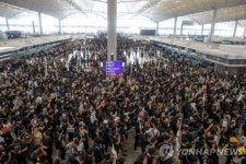 홍콩 국제공항 폐쇄 사태, 중국 본토의 무력 개입 빌미 되나 