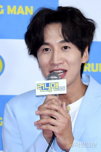 ‘끊이지 않는 미소’ 이광수, ‘런닝맨’ 9주년 팬미팅 ‘런닝구’ 포토월