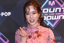 “엠카운트다운 왔어요” 인사하는 트롯가수 김나희