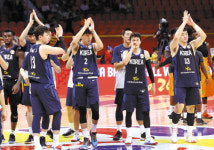 25년 만에… 한국농구, 투혼으로 건진 1승