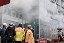 화재 진화 어려움 겪는 제일평화시장