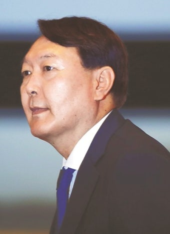 “개혁 저항 아냐” 촛불에 답한 윤석열… ‘수사는 수사’ 메시지