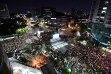 서초역 일대 가득 메운 시민들