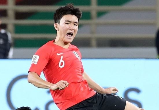 황인범, 라운드 최고의 선수로 선정되며 현지 매체와 팬들의 기대 집중!