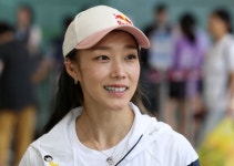 ‘암벽여제’ 김자인 시즌 첫 금메달… ‘샛별’ 서채현 동메달