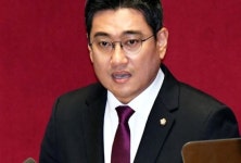 “文 오만, 독선, 사죄” 오신환 연설에 진보진영 발끈
