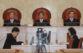 “‘백년전쟁’, 이승만·박정희 명예훼손 아니다” 대법 파기환송