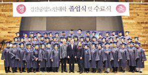 노인예배·노인대학 사역… 어르신 섬기며 복음도 전달