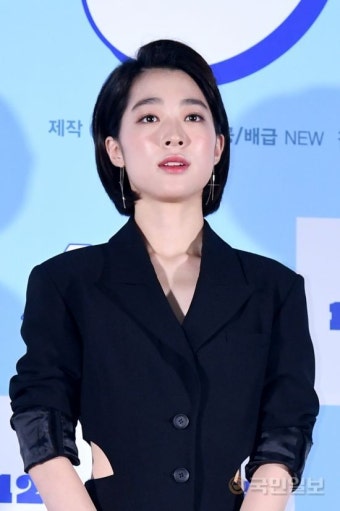 최성은, 시선 흡수하는 매력