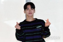 매력 넘치는 비주얼, 마이네임 멤버 인수