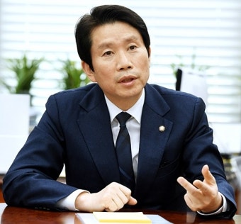 [人터뷰] 이인영 민주당 원내대표 “민주당 더 혁신해야… 나도 ‘꼰대’로 보일 수 있지 않겠나”