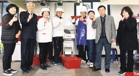 구세군, 어르신들 손잡고 ‘고소한 복음’ 전해요