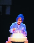 요양원에 갇힌 100살 노인,  생일 앞두고 왜 탈출 했을까