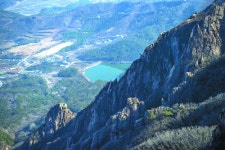 달님 품에 안긴  ‘달 뜨는 산’  근육질 기암괴석