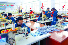 [포토] 북한도 감염? 마스크 생산 분주