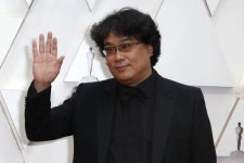 [포착] 긴장된 표정의 봉준호 감독… 국제영화상은 점심 전 발표