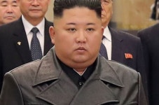 금수산 참배 ‘강행’ 김정은, 코로나19 방역 자신감?