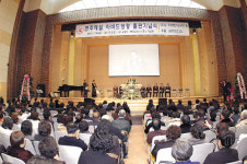 남편 목사님 설교, 한 땀 한 땀 바느질하듯 엮은 ‘아바드성경’