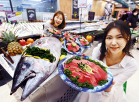 참치회 할인·청도 미나리 특판… 유통업계. 코로나로 막힌 농어민 판로 뚫는다