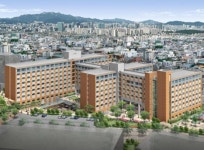 “학교 기숙사를 코로나 격리시설로 잠시 사용하겠습니다”