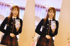 “교복 모델 같아요” 완벽한 교복핏 뽐낸 태연 근황