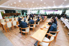 외식매장 좌석 줄이고 일회용품 늘리고