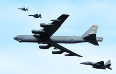 괌 배치 미국 B-52H 5대 돌연 본토로 철수… 방위비 압박인가