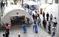 인산인해 이룬 용산구 선별진료소