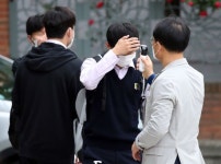 신현고 개학 모습 전한 NYT “한국 등교방식 세계 롤모델될 수도”