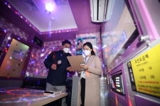 [속보] 경기도 ‘단란주점·코인노래방’도 집합금지