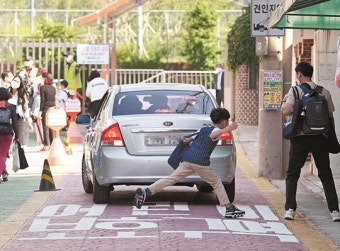 횡단보도서 뛰지 마세요… 초등생 무단횡단 ‘위험’
