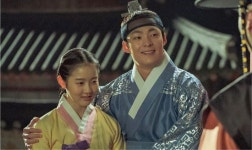 ‘쌍갑포차’ 월주&세자, 전생에서의 애틋한 스틸 공개