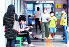 노인 요양시설·어린이집 ‘집단 감염’… 잇따라 뚫리는 취약시설